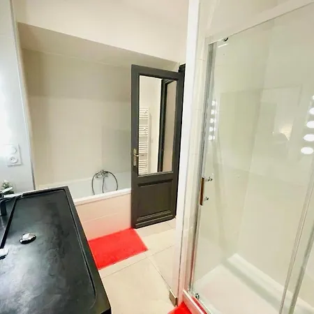 Beaux T2 Et T3 Climatisés Dans Le Triangle D'or