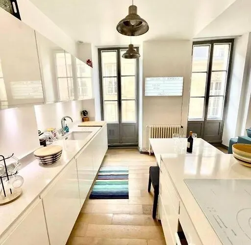 Beaux T2 Et T3 Climatisés Dans Le Triangle D'or Appartamento *