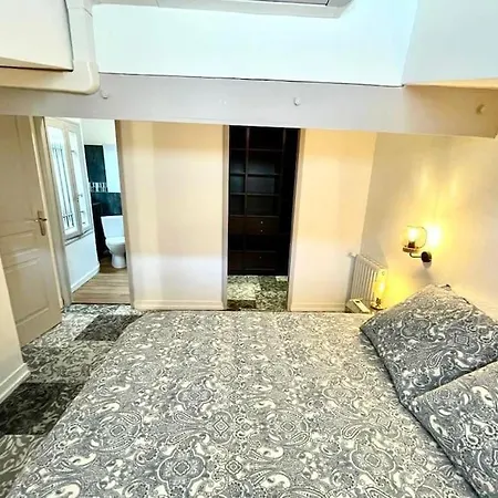 Beaux T2 Et T3 Climatises Dans Le Triangle D'or *